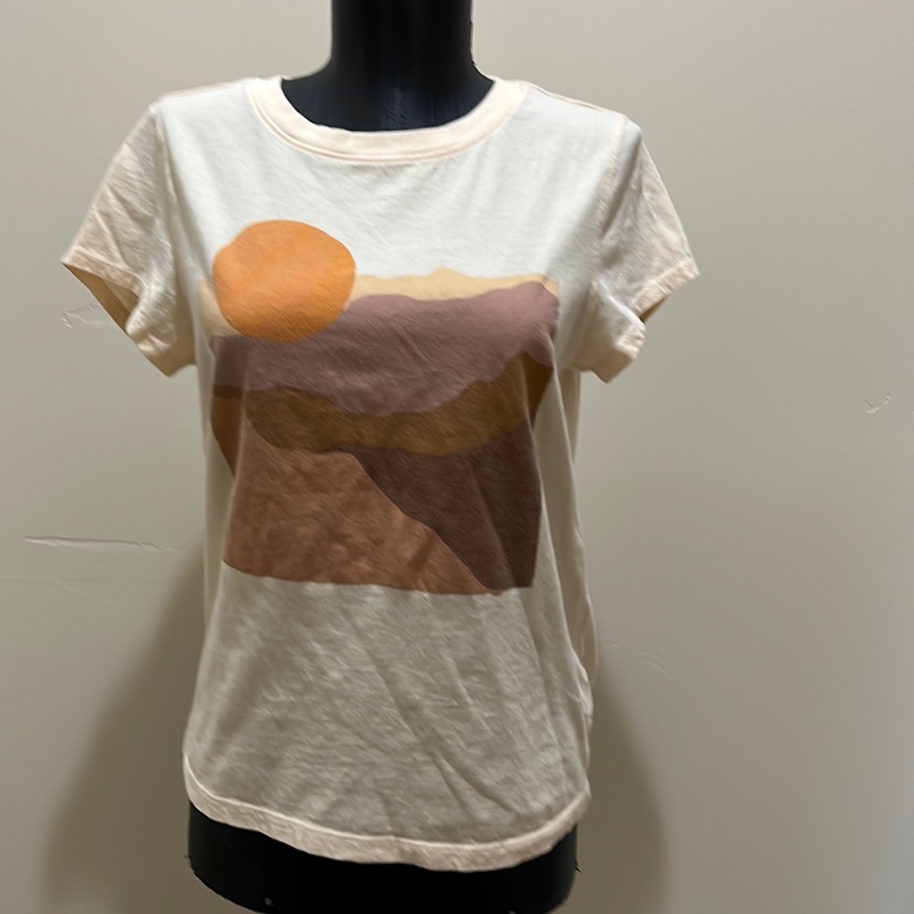 Universal Thread Print Tee Medium